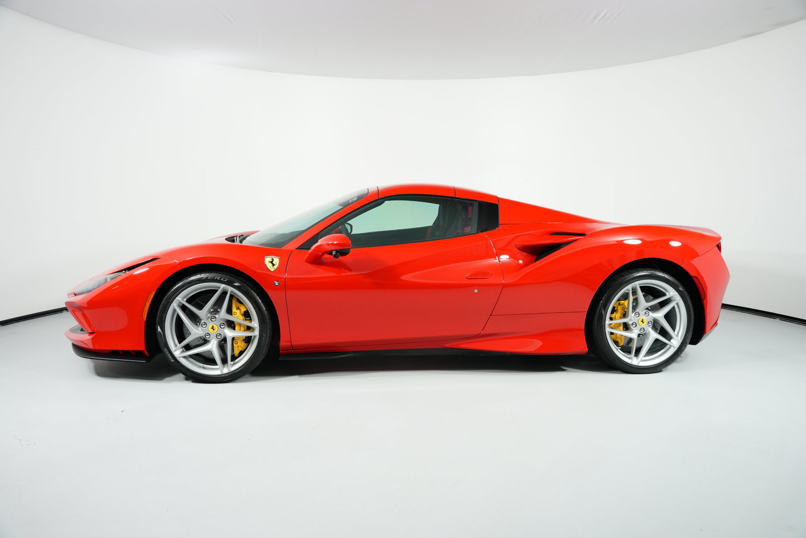 Certified 2022 Ferrari F8 Spider RWD image 8