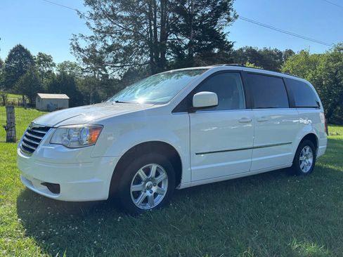 Used 2010 Chrysler Town & Country Touring Plus FWD image 1