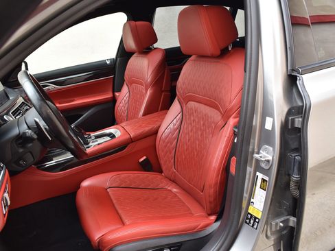 Used 2021 BMW 750i xDrive w/ Executive Package image 22