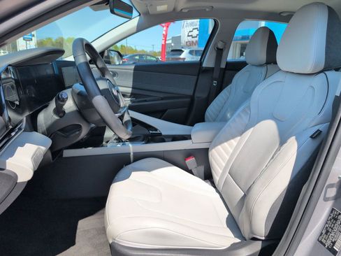 Used 2025 Hyundai Elantra Limited image 14