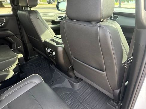 Used 2023 GMC Yukon SLT w/ SLT Luxury Package AWD/4WD image 18