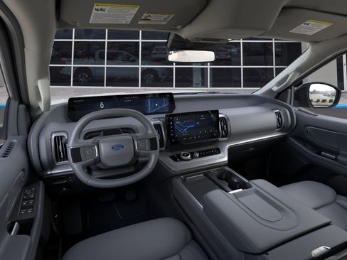 New 2026 Ford Expedition Active image 9
