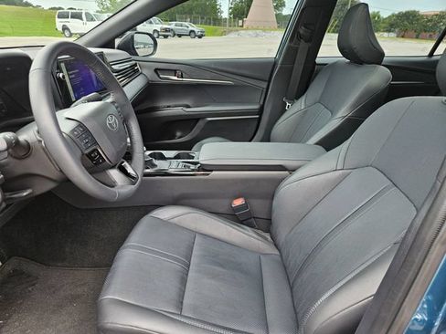 Used 2025 Toyota Camry XSE FWD image 9