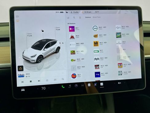 Used 2025 Tesla Model Y Long Range image 22