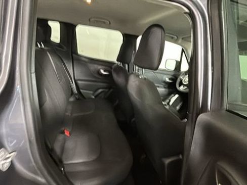 Used 2023 Jeep Renegade Latitude AWD/4WD image 29