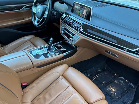 Used 2020 BMW 740i w/ Premium Package image 15