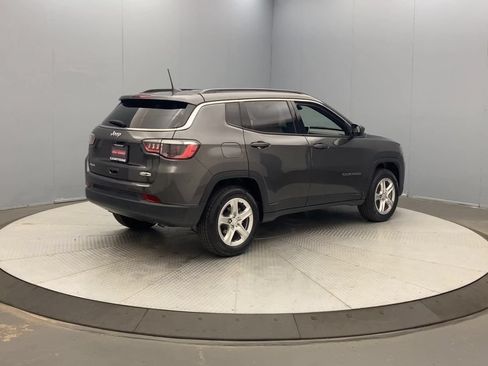 Used 2023 Jeep Compass Latitude w/ Convenience Group AWD/4WD image 5