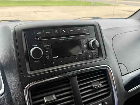 Used 2017 Dodge Grand Caravan SXT FWD image 22