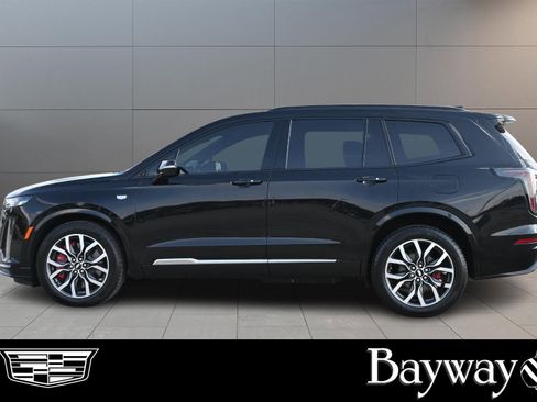 Used 2025 Cadillac XT6 Sport w/ LPO, Floor Liner Package image 4