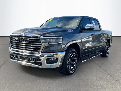 Used 2025 RAM 1500 Laramie AWD/4WD image 3