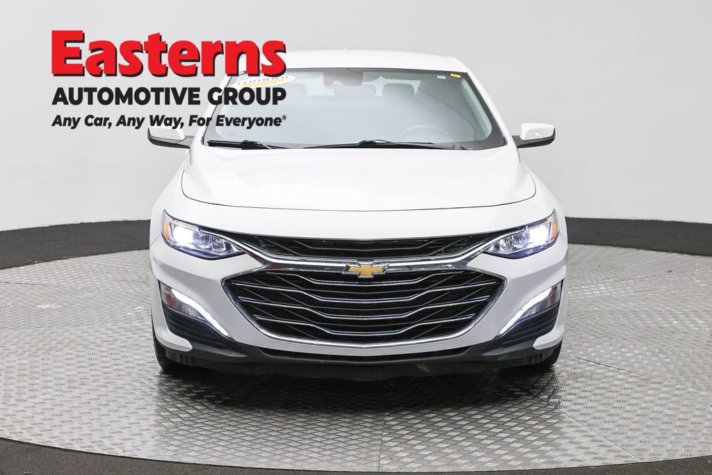 Used 2024 Chevrolet Malibu LT FWD image 2