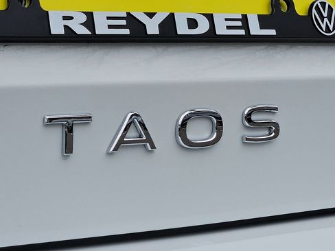 New 2026 Volkswagen Taos SE FWD image 22