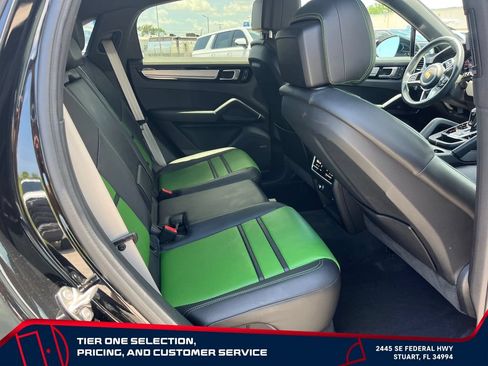 Used 2023 Porsche Cayenne Platinum Edition AWD/4WD image 17