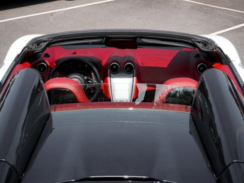 Used 2018 McLaren 570S Spider RWD image 29