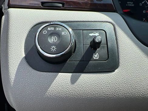 Used 2011 Chevrolet Impala LT w/ Luxury Edition Package FWD image 10