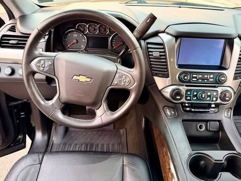 Used 2015 Chevrolet Suburban LT image 9