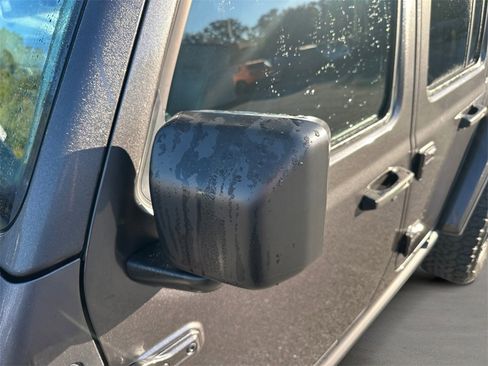 Used 2022 Jeep Wrangler Unlimited Rubicon w/ Xtreme Recon 35" Tire Package image 11