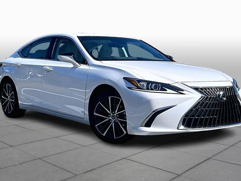 Used 2025 Lexus ES 300h w/ Premium Package image 2