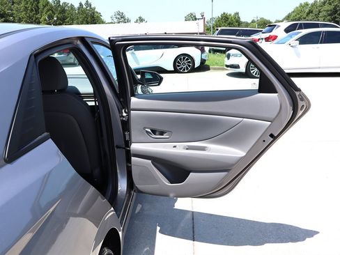 Used 2023 Hyundai Elantra SEL FWD image 40