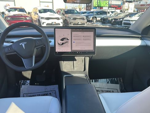 Used 2022 Tesla Model Y Long Range image 15