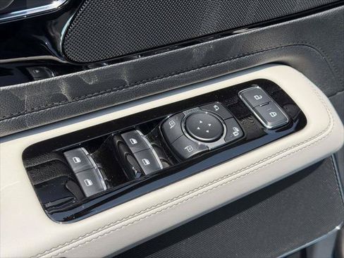 Used 2025 Lincoln Aviator AWD w/ Equipment Group 101A image 18