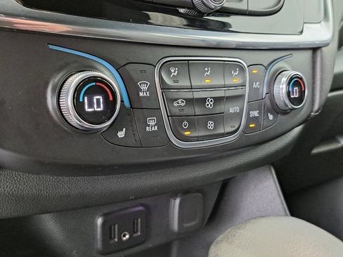 Used 2022 Chevrolet Traverse LT FWD image 16