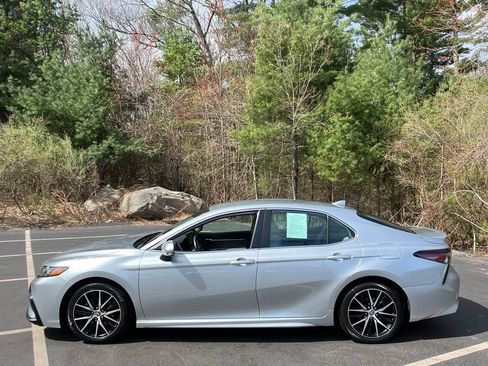 Used 2023 Toyota Camry SE AWD/4WD image 2
