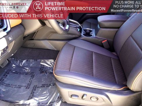 Used 2024 GMC Canyon AT4 w/ AT4 Premium Package image 12