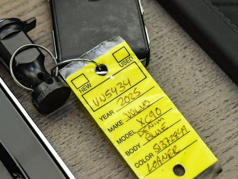 Certified 2025 Volvo XC90 B6 Plus w/ Protection Package Premier image 34