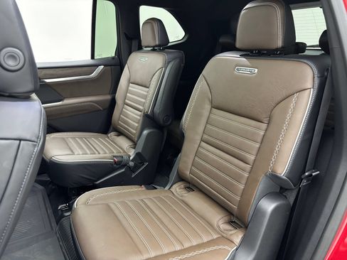 New 2026 GMC Acadia Denali Ultimate w/ LPO, Floor Liner Package AWD/4WD image 47