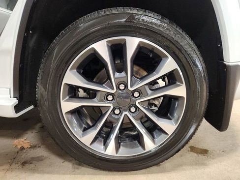 Used 2023 Jeep Grand Cherokee Overland w/ Luxury Tech Group IV image 32