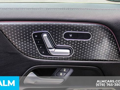 Used 2025 Mercedes-Benz GLB 250 image 37