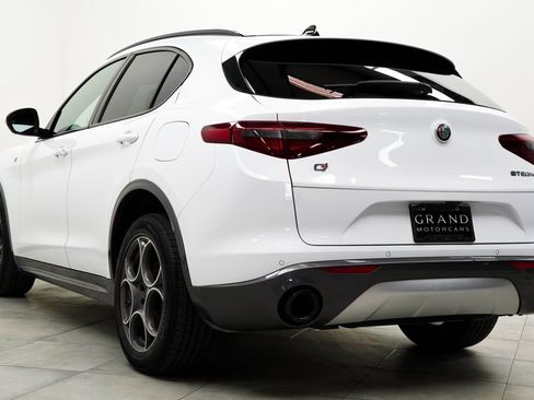 Used 2022 Alfa Romeo Stelvio Ti AWD/4WD image 9
