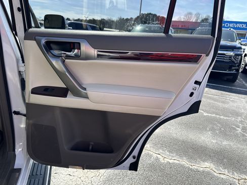 Used 2016 Lexus GX 460 w/ Premium Package image 17