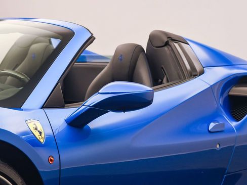 Used 2018 Ferrari 488 Spider Blu Corsa image 10