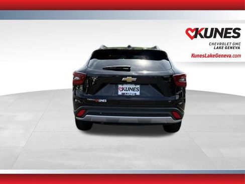 Used 2025 Chevrolet Trax LT FWD image 7