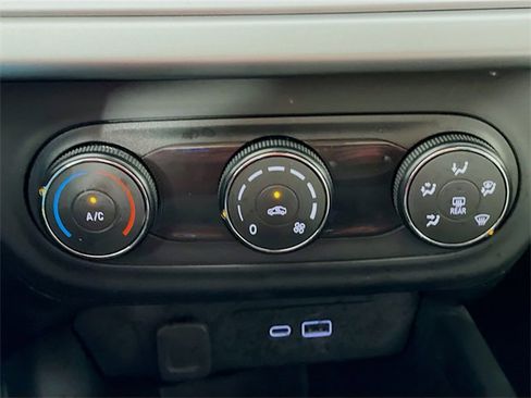 Certified 2025 Chevrolet Trax LS image 19