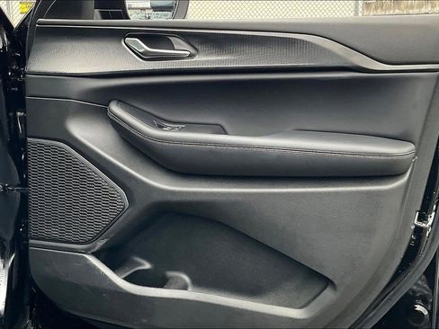 Used 2025 Jeep Grand Cherokee Laredo X w/ Luxury Tech Group I image 24