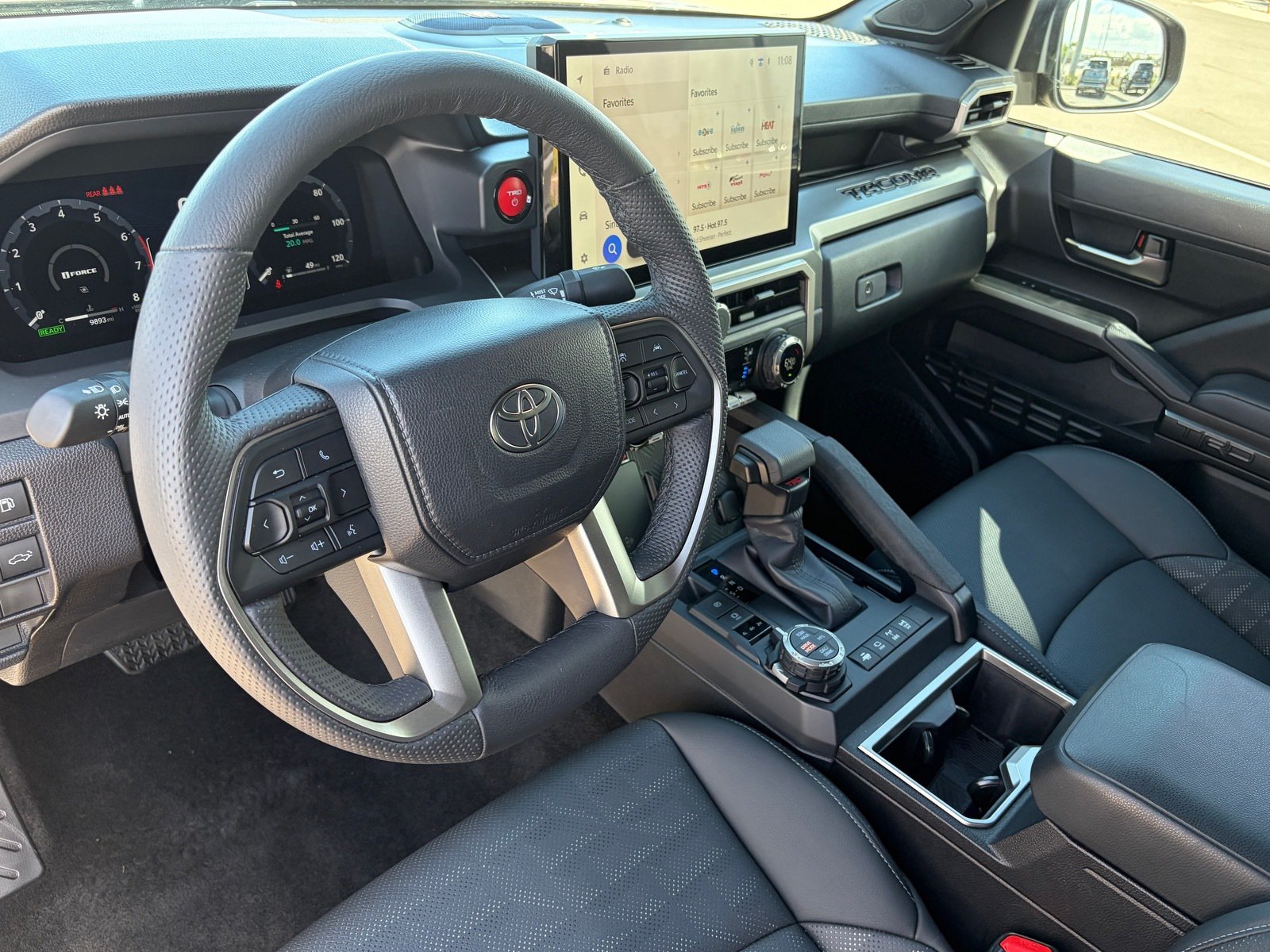 Used 2025 Toyota Tacoma TRD Off-Road w/ TRD Off Road Premium Package AWD/4WD image 17