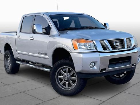 Used 2015 Nissan Titan SL w/ SL Moonroof Package image 3
