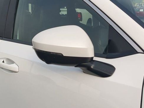 Used 2025 Nissan Kicks SR image 11