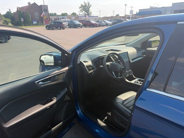 Used 2023 Ford Edge SEL AWD/4WD image 9