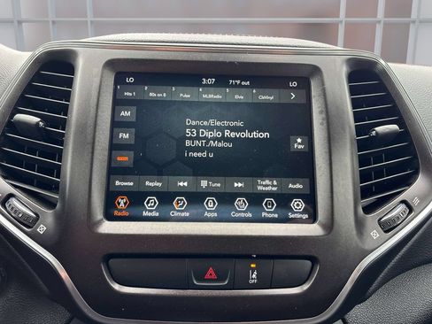 Used 2022 Jeep Cherokee Trailhawk w/ Premium Leather Package AWD/4WD image 25