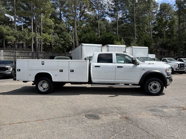 Used 2024 RAM 5500 Tradesman w/ Chrome Appearance Group AWD/4WD image 9