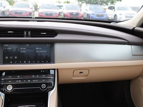 Used 2020 Jaguar XF Prestige AWD/4WD image 25
