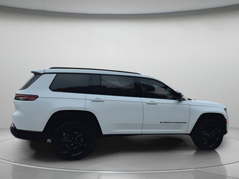 Used 2025 Jeep Grand Cherokee L Laredo image 30