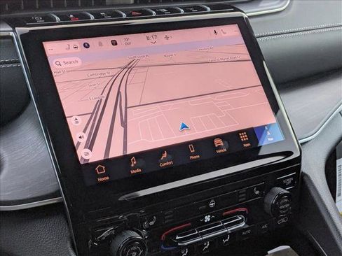 New 2025 Jeep Grand Cherokee Limited w/ Black Appearance Package image 14