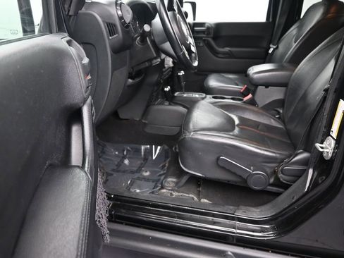 Used 2015 Jeep Wrangler Unlimited Sahara image 11