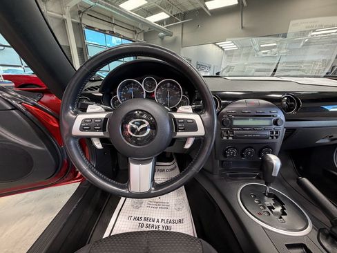 Used 2007 MAZDA MX-5 Miata Touring w/ Appearance Pkg RWD image 9