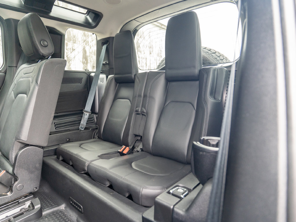 Used 2023 Land Rover Defender 110 SE AWD/4WD image 37